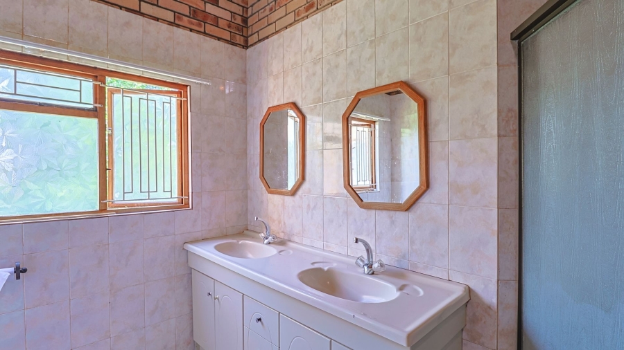 4 Bedroom Property for Sale in Waagfontein North West